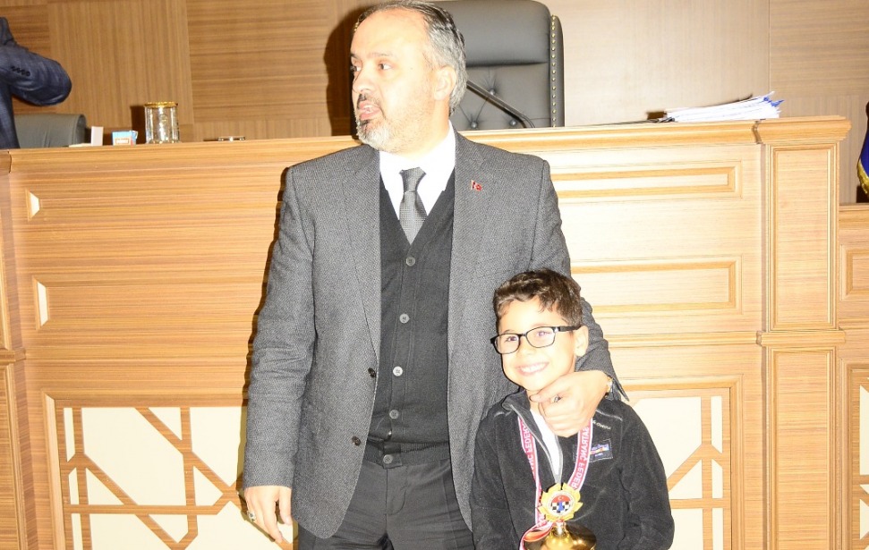 BÜYÜKŞEHİR BELEDİYE BAŞKANI Sn. Alinur AKTAŞ Türkiye Şampiyonu Milli sporcularımızı kabul etti.